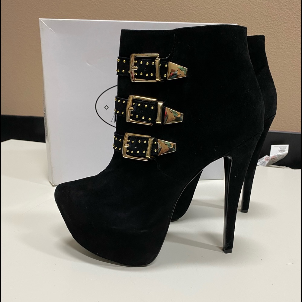 Steve Madden suede boots new